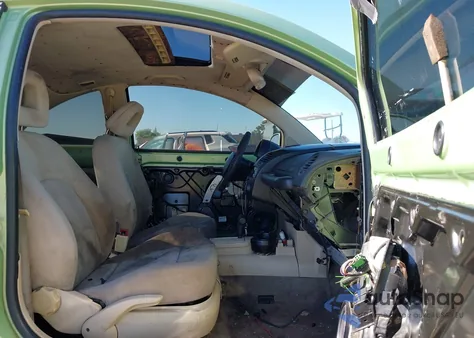 2002 Volkswagen New Beetle Gls z USA, uszkodzony, nr VIN 3VWCK21C02M440356